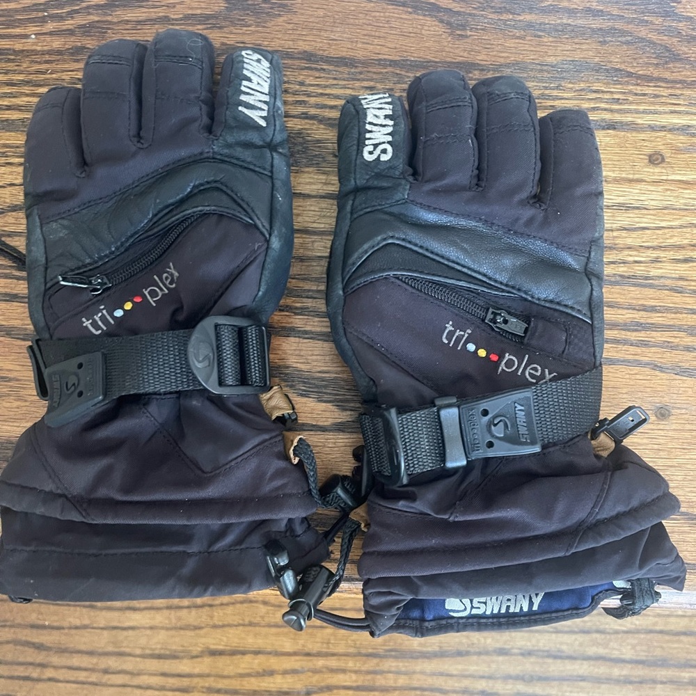 Swany Triplex Gloves  youth size medium 7/8
